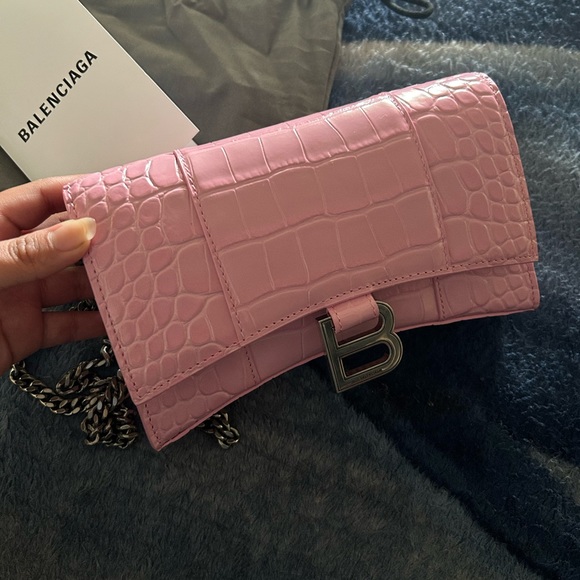 Brand new BALENCIAGA
Hourglass Crocodile Embossed Chain Wallet Pink 100% - Picture 9 of 11
